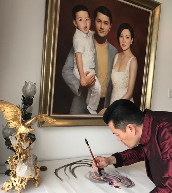 吕良伟妻子豪宅宴客！大鱼大肉太丰J9九游会 九游会J9盛刘嘉玲戴百万名表显阔气(图9)