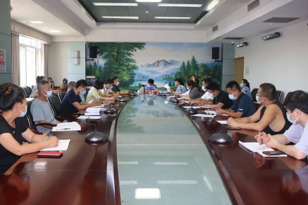 大兴区市场监管局召开“每月一题”推动解决 “餐饮行业食品J9九游会 九游会J9安全问题”暨美食城专项工作部署会(图2)