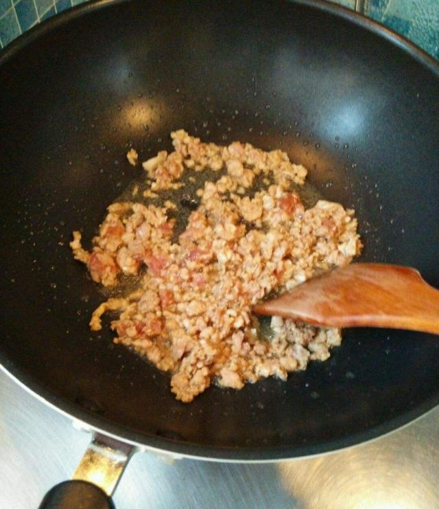 J9九游会 九游会J9川菜大厨透露：做麻婆豆腐时牢记这3步麻辣鲜香开胃又下饭(图3)
