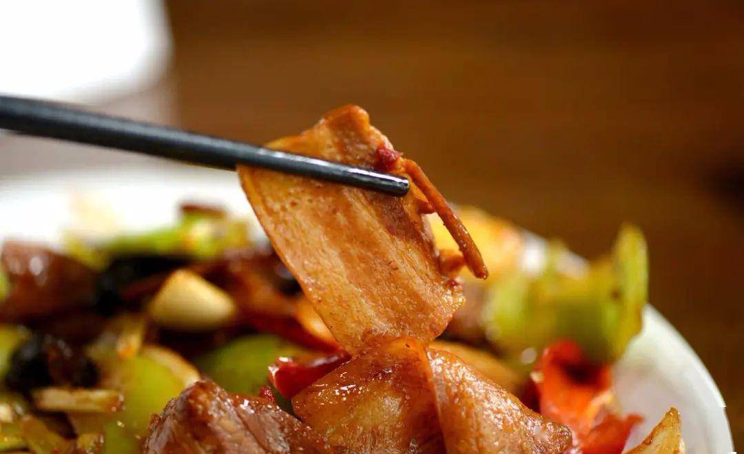 J9九游会 九游会J9为什么餐厅的回锅肉那么好吃？方法和配料告诉你学会记得收藏好(图1)