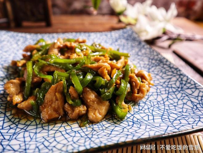 《川菜的经典之作——青椒肉丝的烹饪艺术J9九游会 九游会J9(图5)