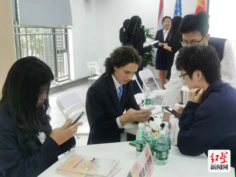 九游会J9 J9九游会万里寻知音 中美泰三国四校学生体验成都热情(图2)