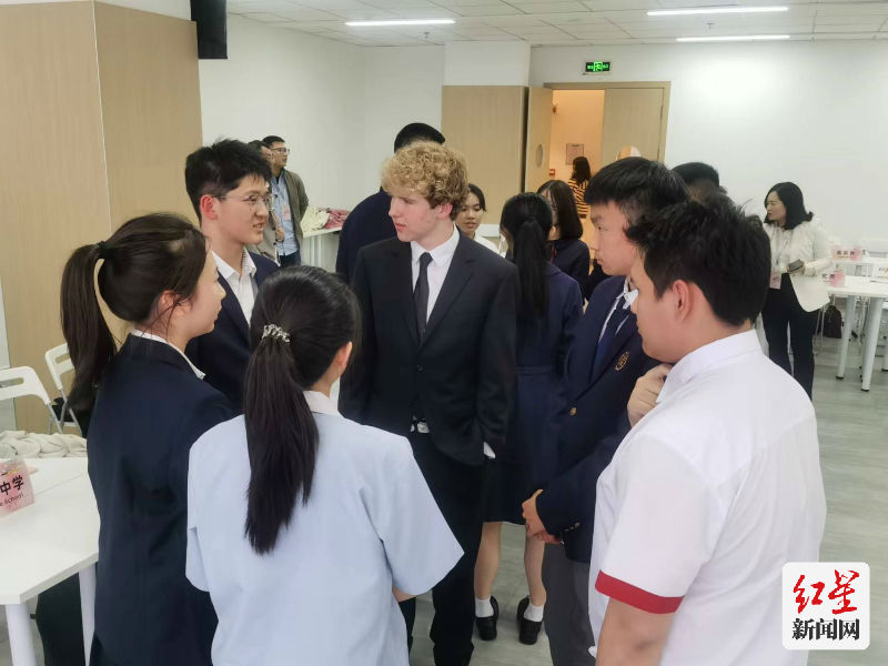 九游会J9 J9九游会万里寻知音 中美泰三国四校学生体验成都热情(图5)