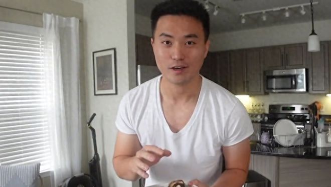 中国美食魅力有多大美国老丈人赖女婿家不走只为蹭女儿月子餐J9九游会 九游会J9(图1)