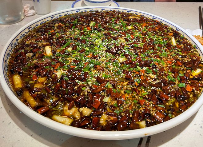 重庆著名六道特色菜麻辣鲜香旅游必品美食推荐J9九游会 九游会J9(图2)