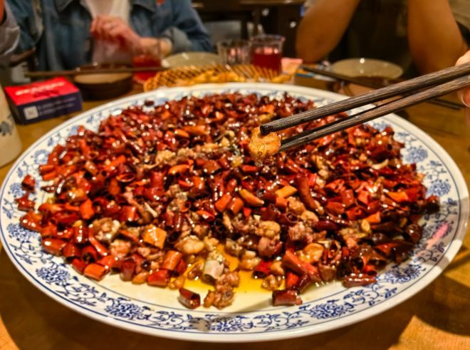 重庆著名六道特色菜麻辣鲜香旅游必品美食推荐J9九游会 九游会J9(图1)