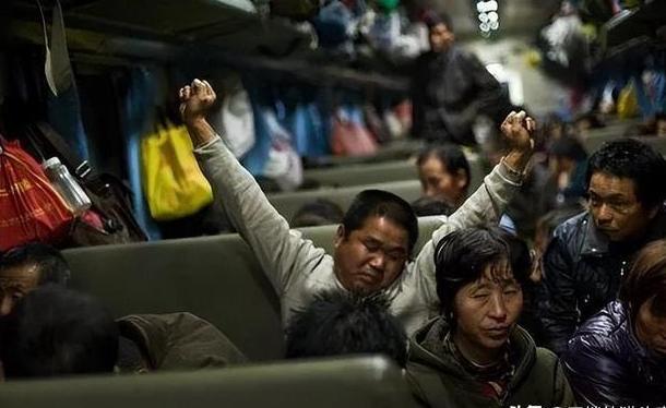 J9九游会 九游会J9一趟火车上千名乘客为何十几份盒饭也卖不完？是因为太贵吗？(图3)