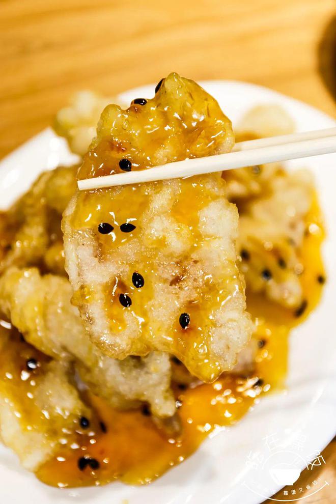 能吃到3种口味锅包肉的神仙菜馆！东北菜超正宗量大实惠就在邮政街！J9九游会 九游会J9(图1)