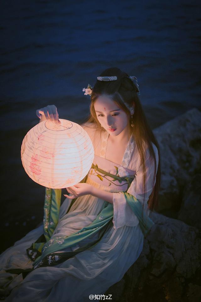 九游会J9 J9九游会四川高颜值女子相亲失败躺沙发上郁郁寡欢网友：可望不可求(图8)