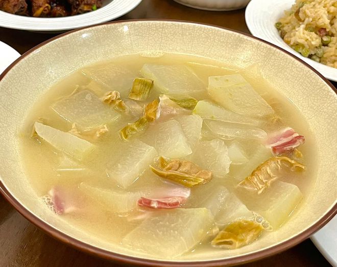 重庆外婆去上海看望外J9九游会 九游会J9孙亲家做一桌子菜招待外婆：没法吃(图6)