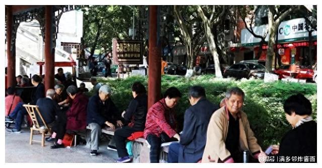 九游会J9 J9九游会我23岁离婚吃散伙饭去结账时我听到他的一句话(图3)