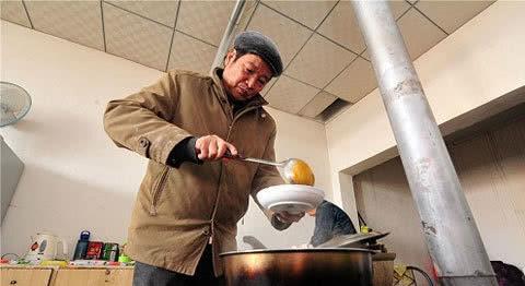 宁夏人最爱的早餐！南方游客觉得又油又腥闻了就想吐九游会J9 J9九游会(图1)