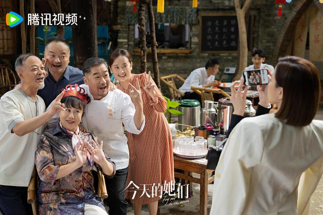 九游会J9 J9九游会因为佘诗曼又看了一部癫剧(图1)
